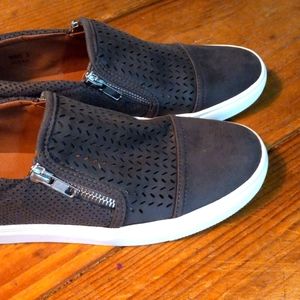 NWOT REPORT SLIP ON SNEAKERS